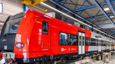 Außenansicht der modernisiertem ET 424 für die S-Bahn Köln